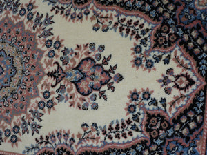 Traditional Madallion Design Wool Machinemade Rug 75x150 Cm