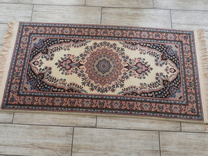 Traditional Madallion Design Wool Machinemade Rug 75x150 Cm