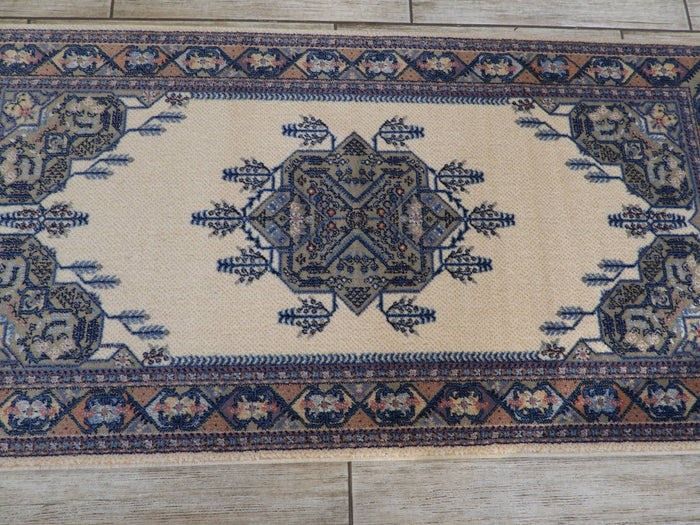 Oriental Madallion Design Wool Machinemade Rug 80x160 Cm