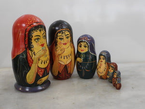 7 pieces Wooden Russian Nesting Dolls 1990s)