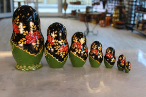 7 pieces Fairy Tale Green Nesting Dolls